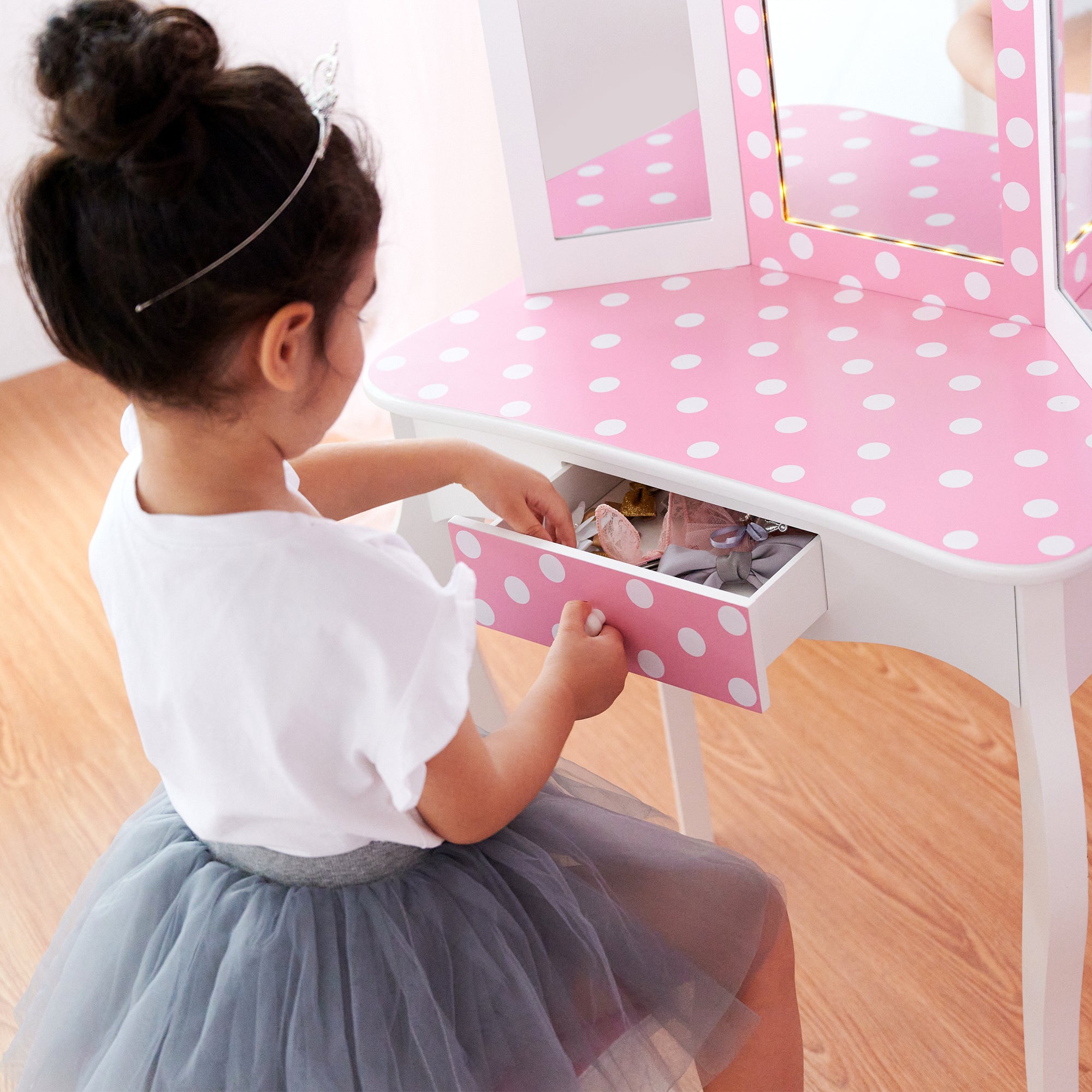 Teamson Kids Gisele 2-pc Fashion Polka Dot Prints LED Wooden Vanity,  White/Pink – Teamson Europe